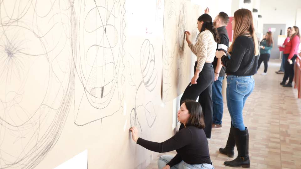 Docentes del Creson exploran el potencial didáctico de las artes plásticas